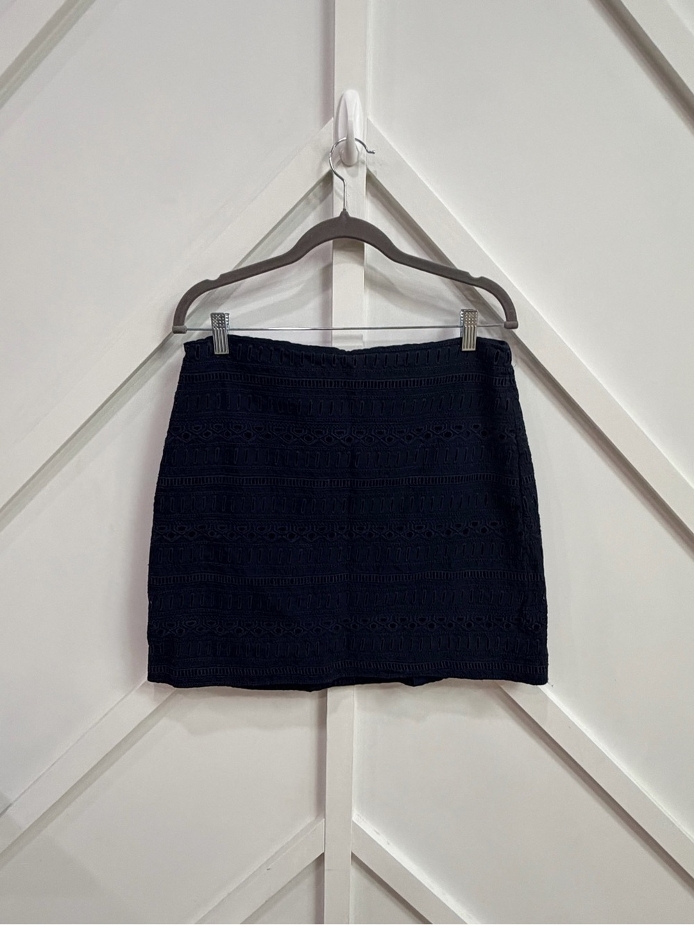GAP Navy Eyelet Mini Skirt - Picture 2 of 5